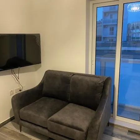 One Beautiful Bedroom Flat In Pieta Экстерьер фото